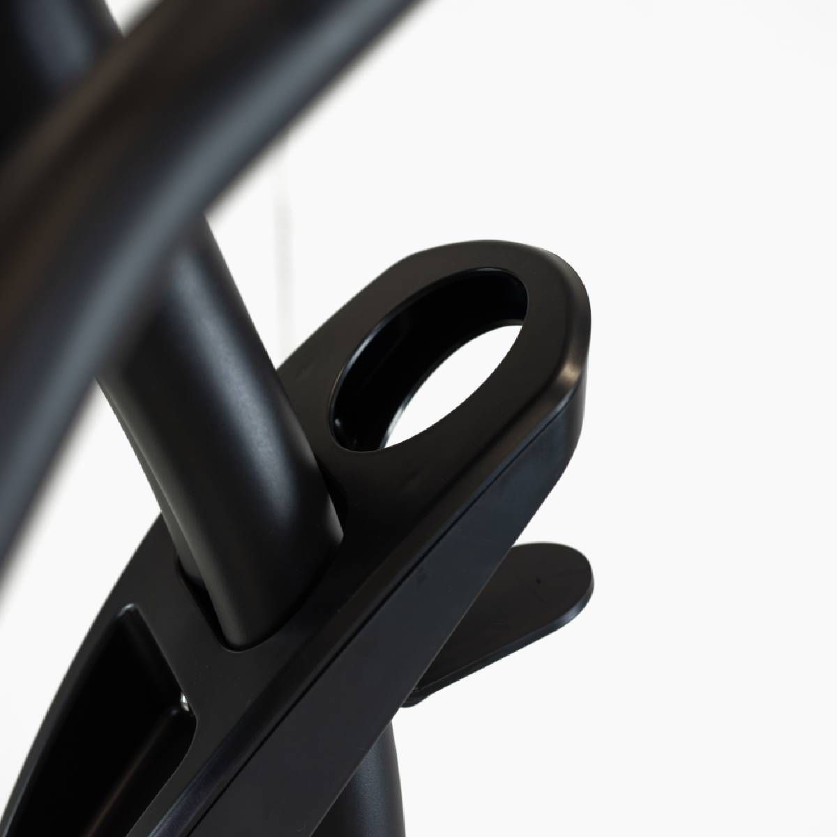 VÉLO D'APPARTEMENT VERTICAL PROFESSIONNEL ST900 TFT MULTIMEDIA AVEC ÉCRAN TACTILE DE 10 POUCES